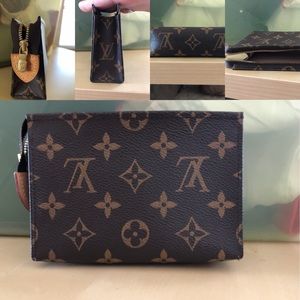 Louis Vuitton Poche Toilette 15